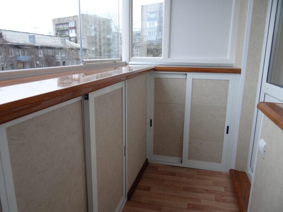 Остекление балкона с подоконником