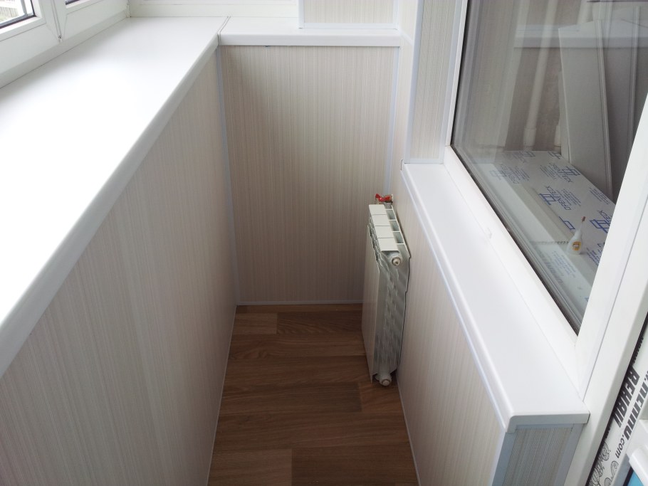 Маленький подоконник на балкон