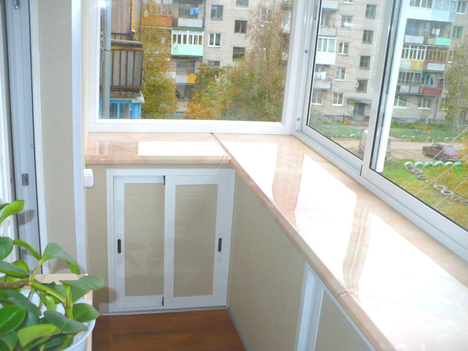 Остекление балкона с выносом подоконника