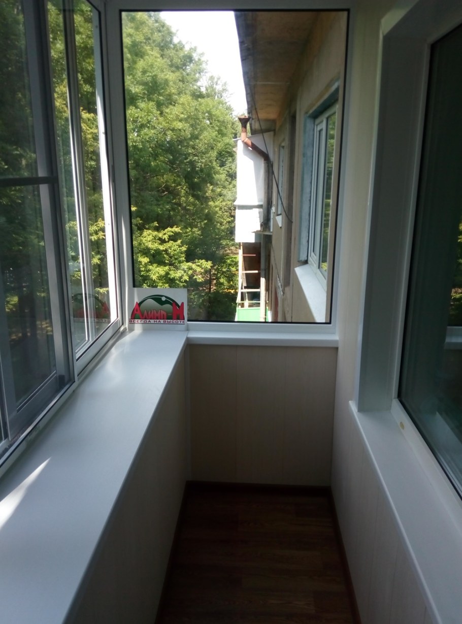 Остекление балкона с выносом подоконника