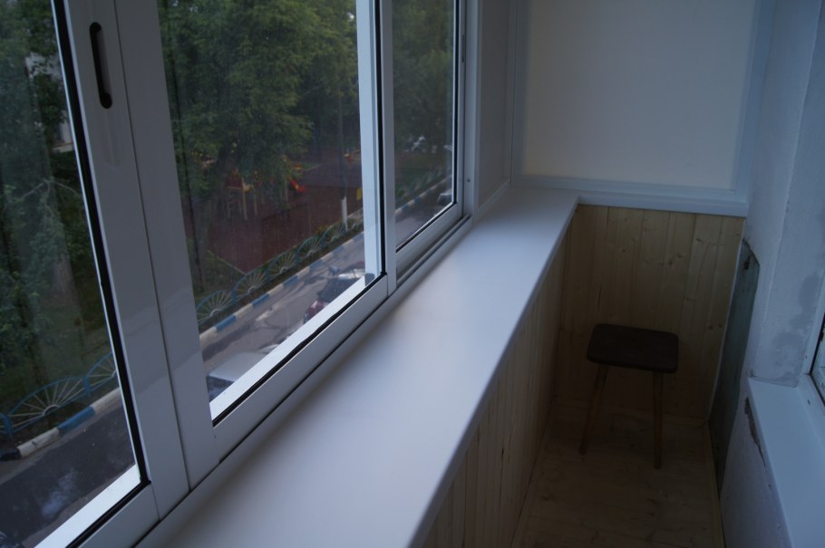 Алюминиевый балкон с выносом