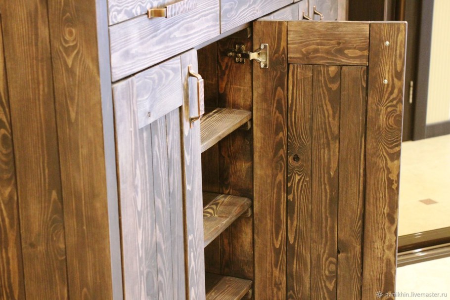 Старая деревянная мебель