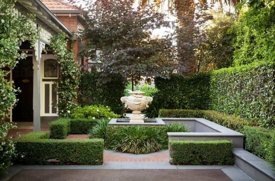 Живая изгородь в поместье