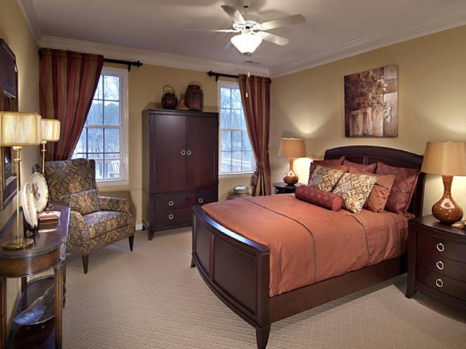 Расположение цветов в интерьере спальни