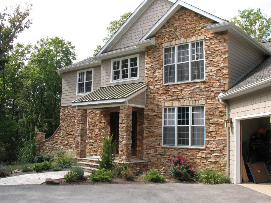 Отделка фасада искусственным камнем