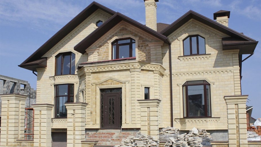 Отделка цоколя камнем