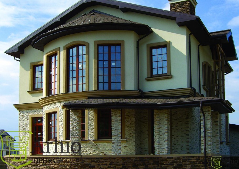 Отделка фасада диким камнем