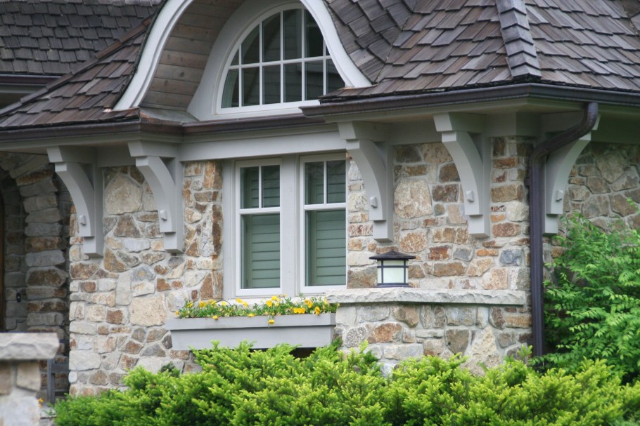 Фасады зданий из камня