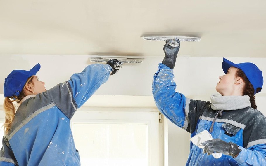 Оштукатуривание потолка