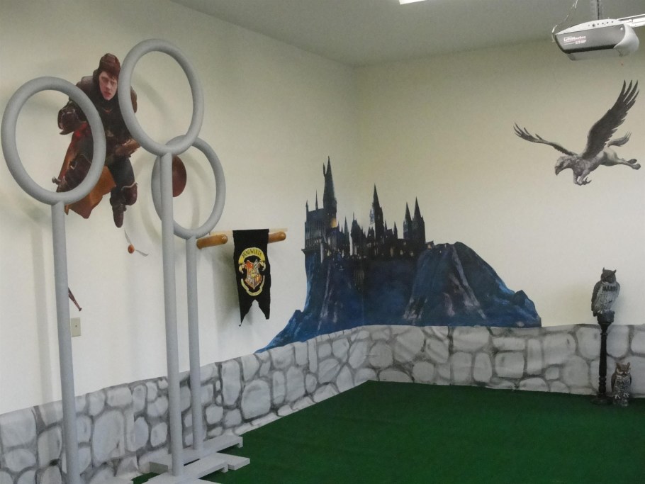 Украшение школы в стиле Гарри Поттера