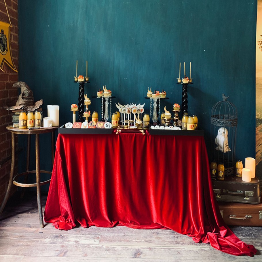 Книжный шкаф в стиле Гарри Поттера