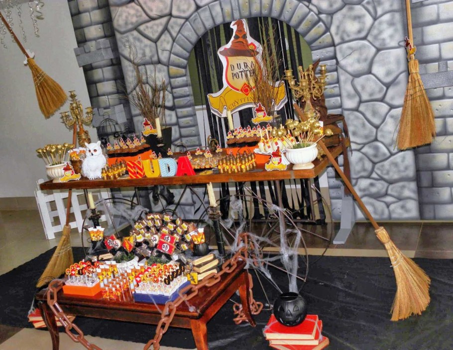 Комната в стиле Гарри Поттера Гриффиндор