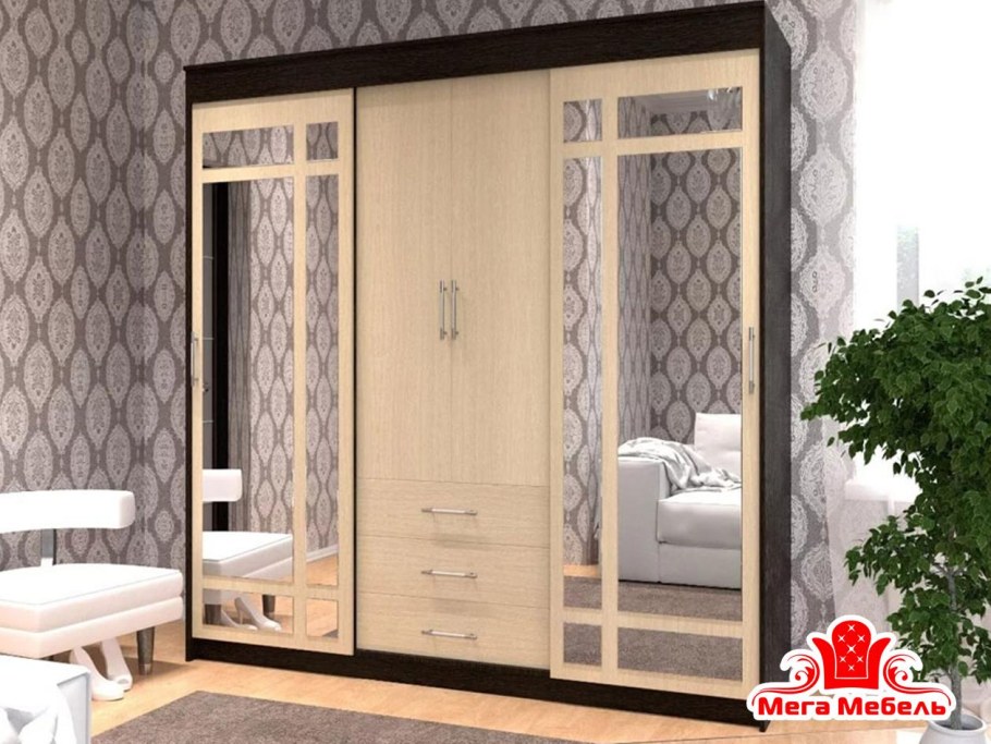 Распашной шкаф в гостиной