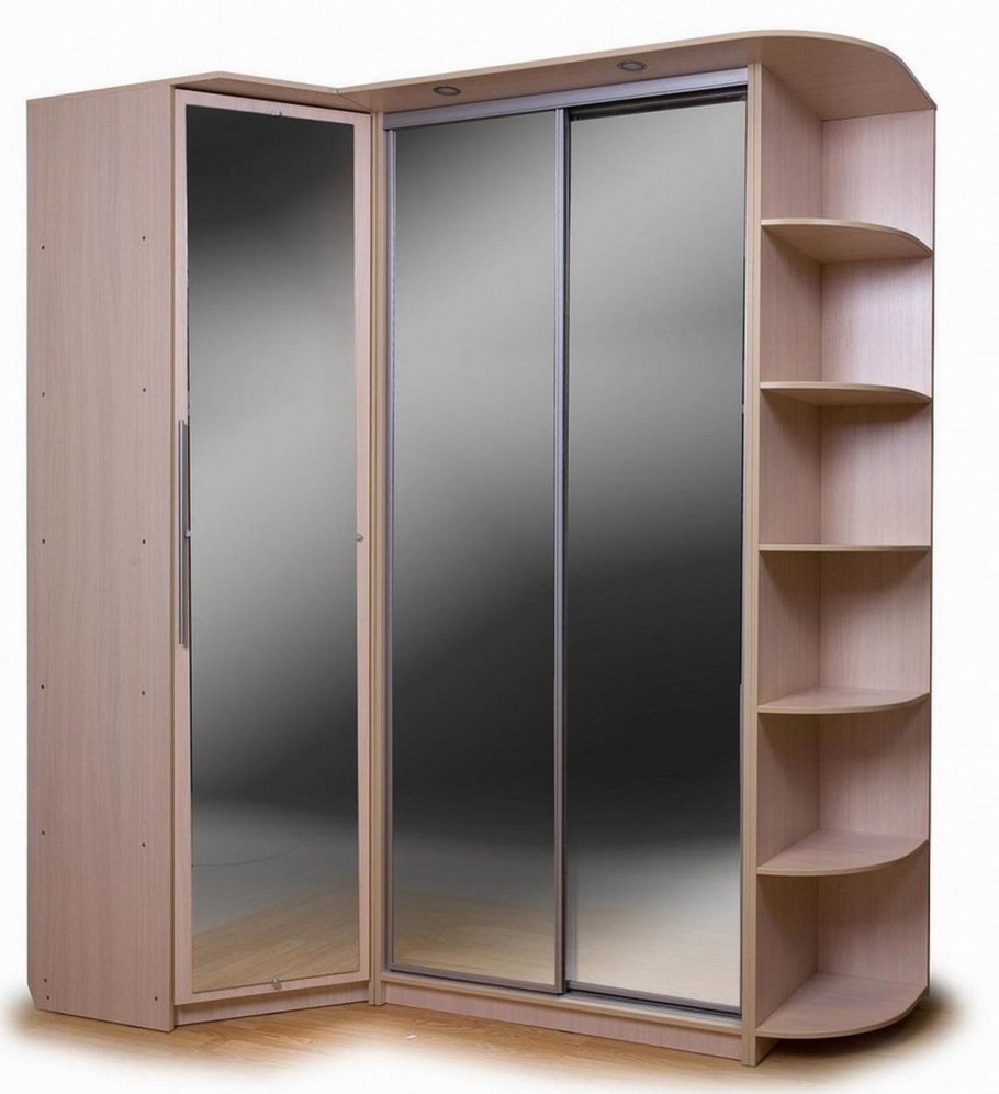 Вместительный угловой шкаф