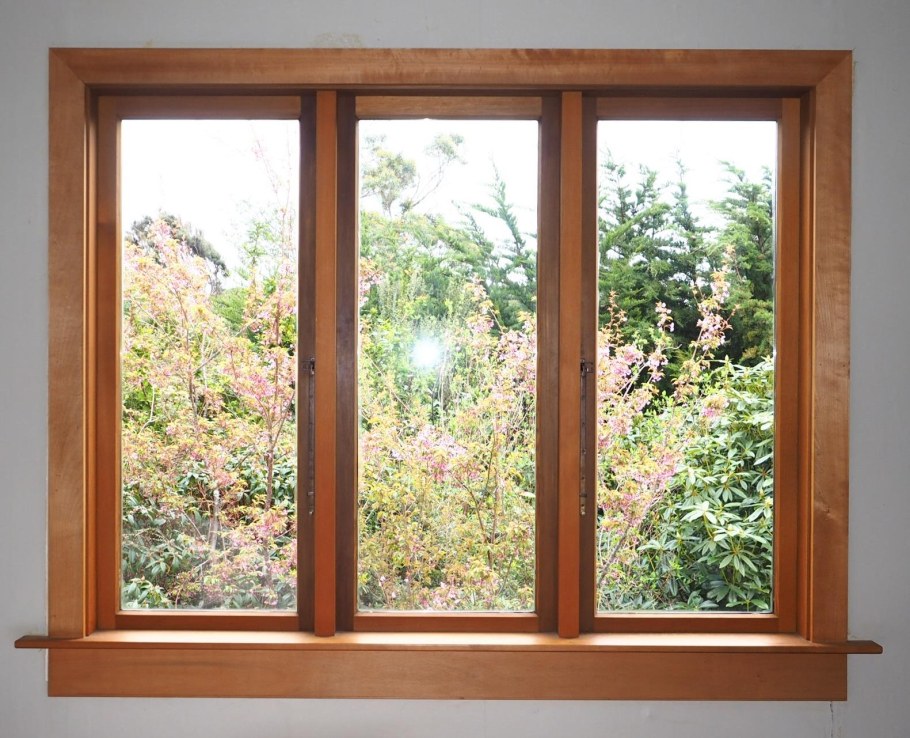 Прозрачная оконная рама