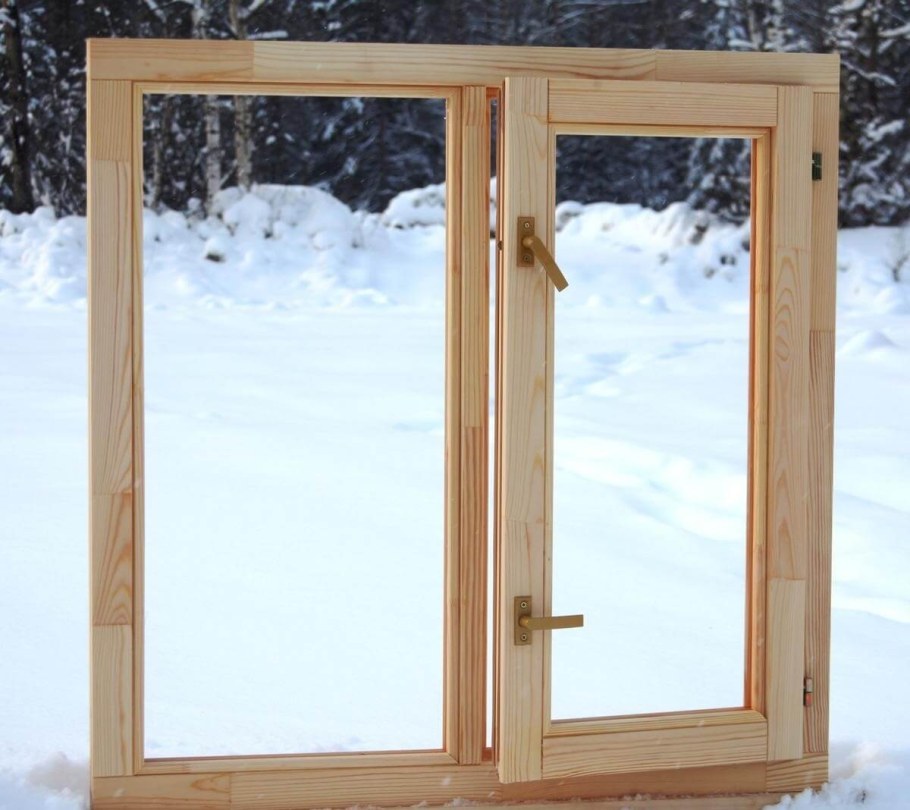 Рама старинного окна