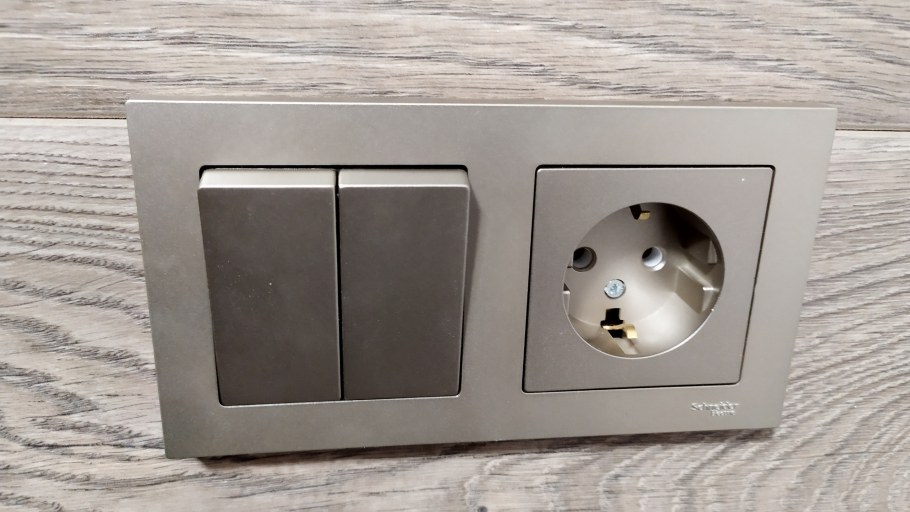 Розетка Schneider Electric Atlas Design