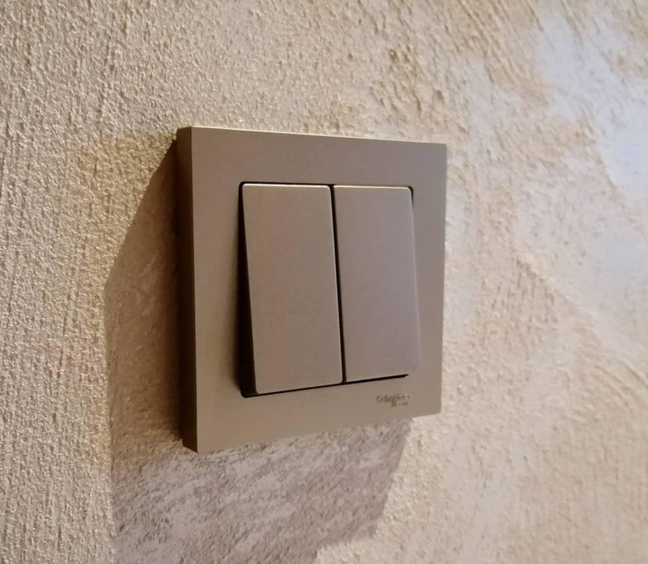 Schneider Atlas Design мокко