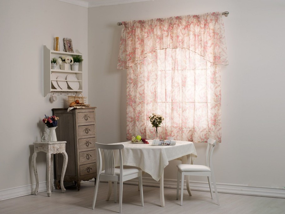 Шторы на кухню короткие