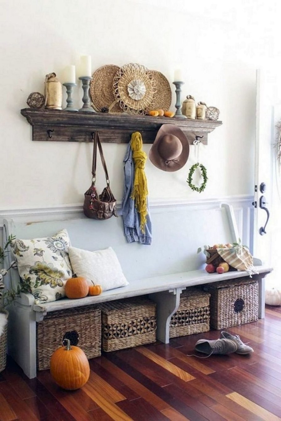 Прихожая в деревенском стиле