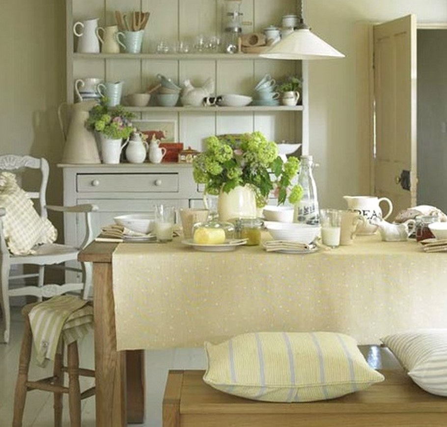 Кухня в светлых тонах деревенский стиль