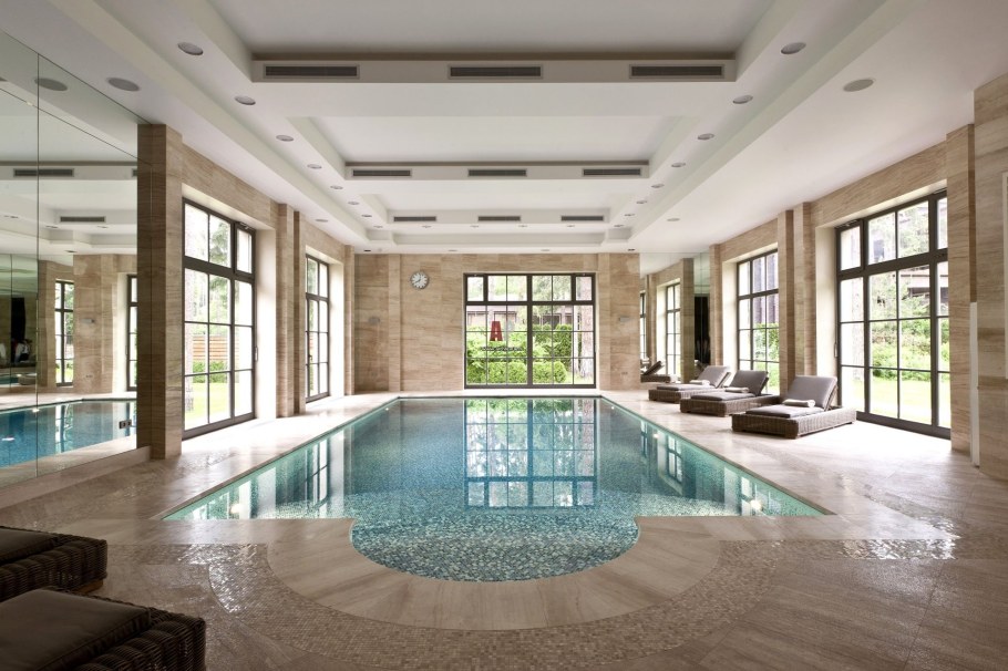 Бассейн в коттедже