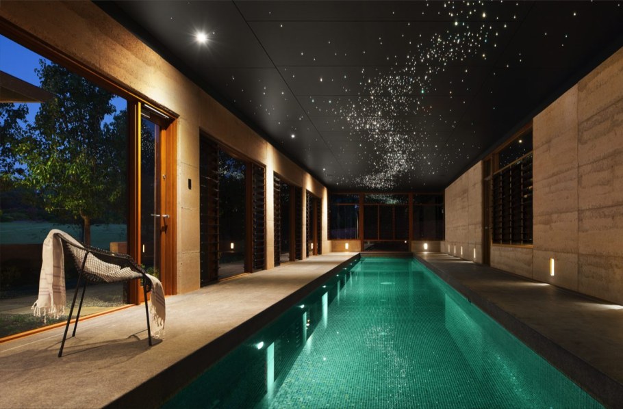 Бассейн в доме