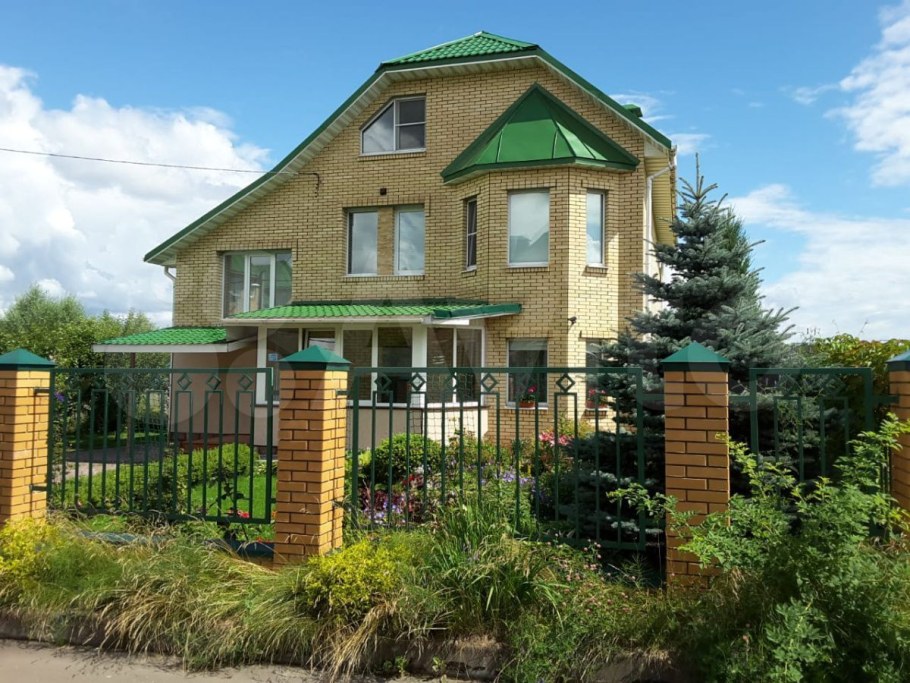 Кухня гостиная в стиле Прованс с камином