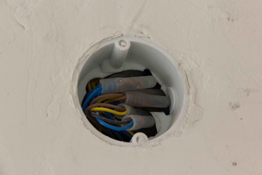 Распаечные коробки для скрытой проводки под штукатурку