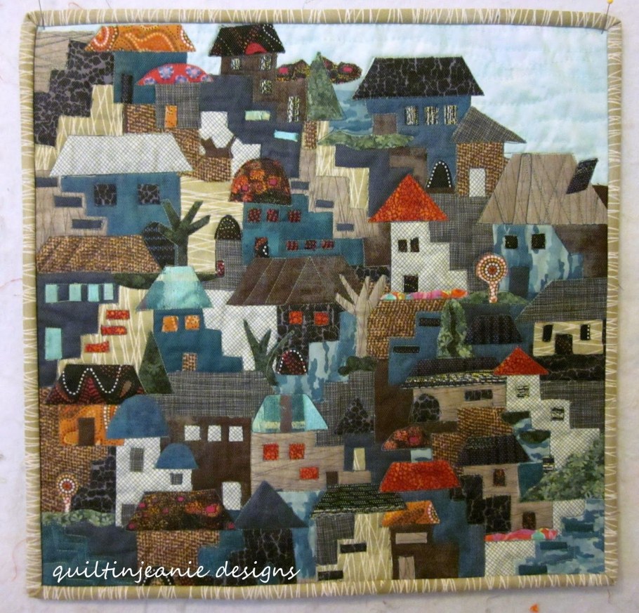 Панно с домиками лоскутное