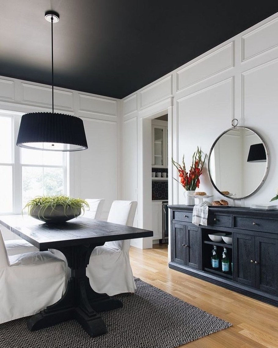 Черный матовый потолок в интерьере