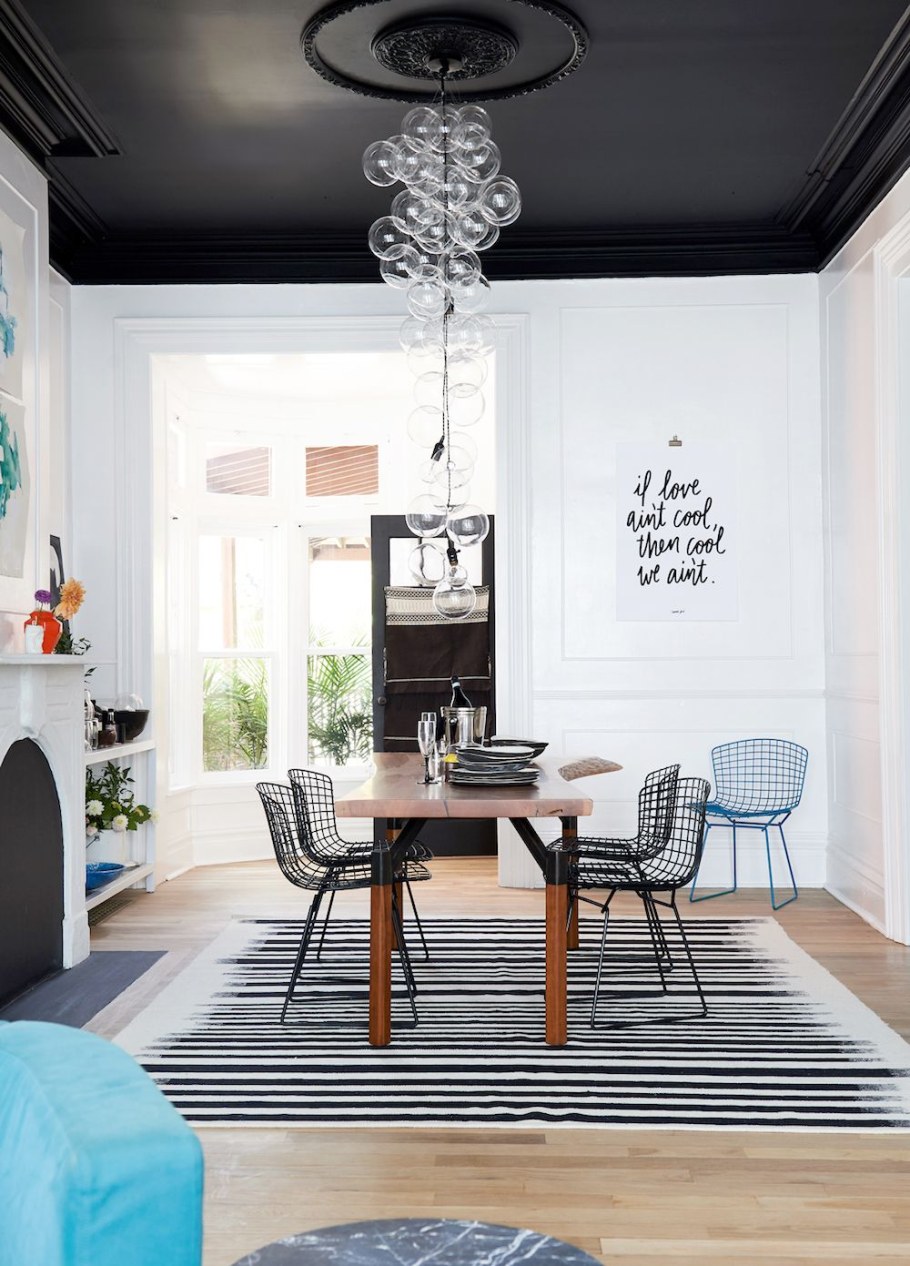 Чёрный потолок в интерьере