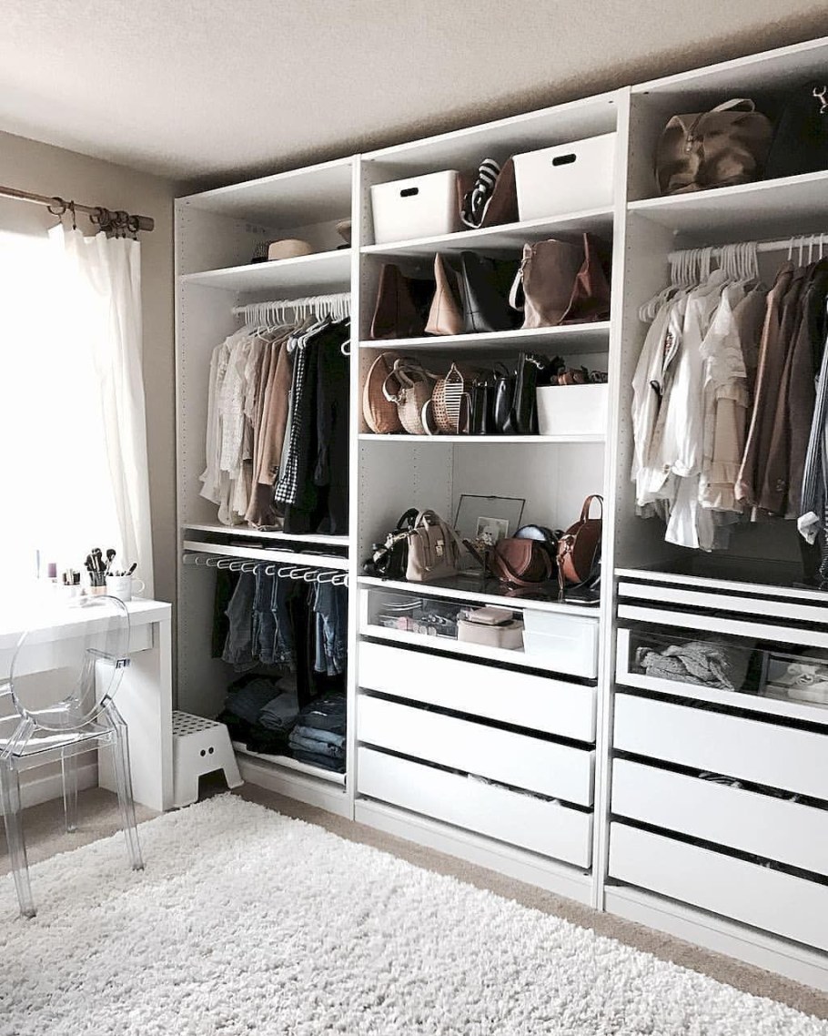 Двери для гардеробной в спальне