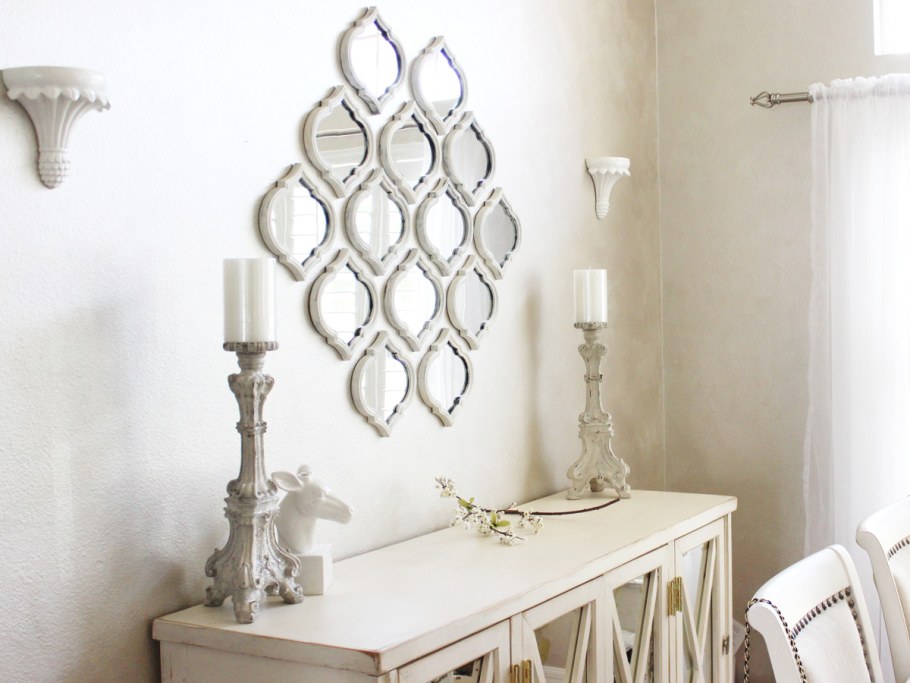 Украшение стены зеркалами