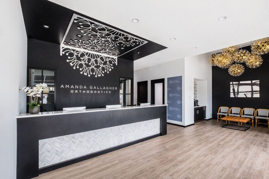 Стильный ресепшн стоматологии