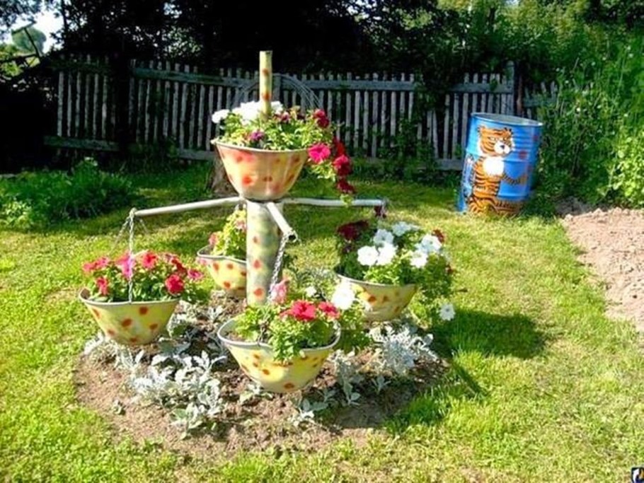 Декор клумбы