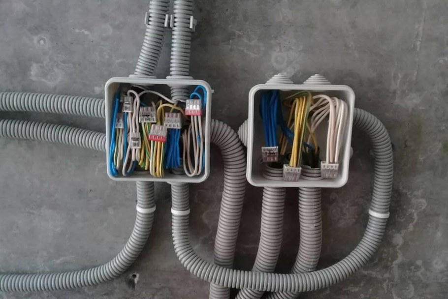 Клеммники ваго в распаечной коробке