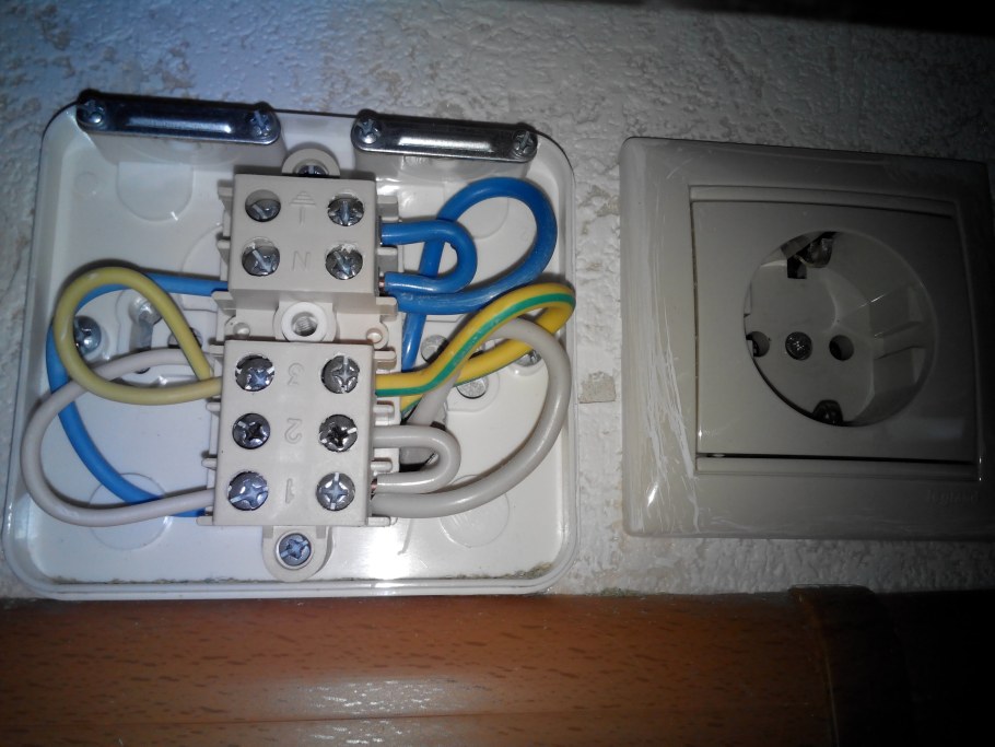 Клеммная колодка Schneider для варочной панели