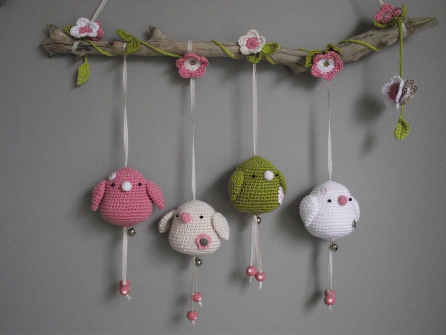 Вязаные украшения на стену