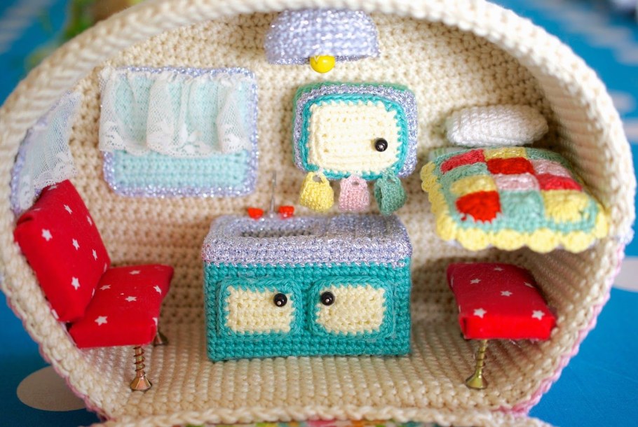 Вязаные кукольные домики