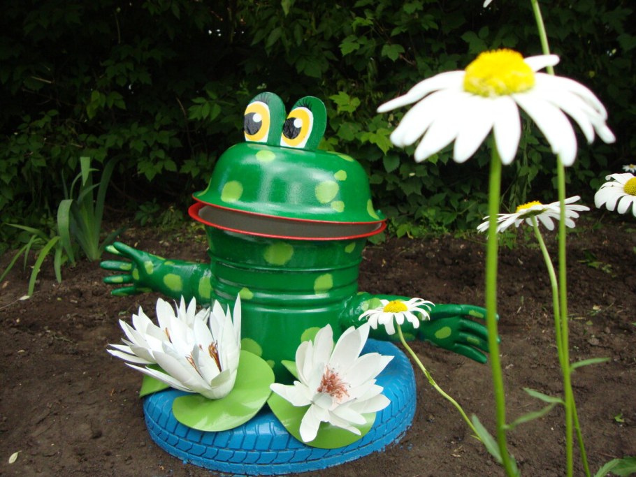 Украшение сада из подручного материала