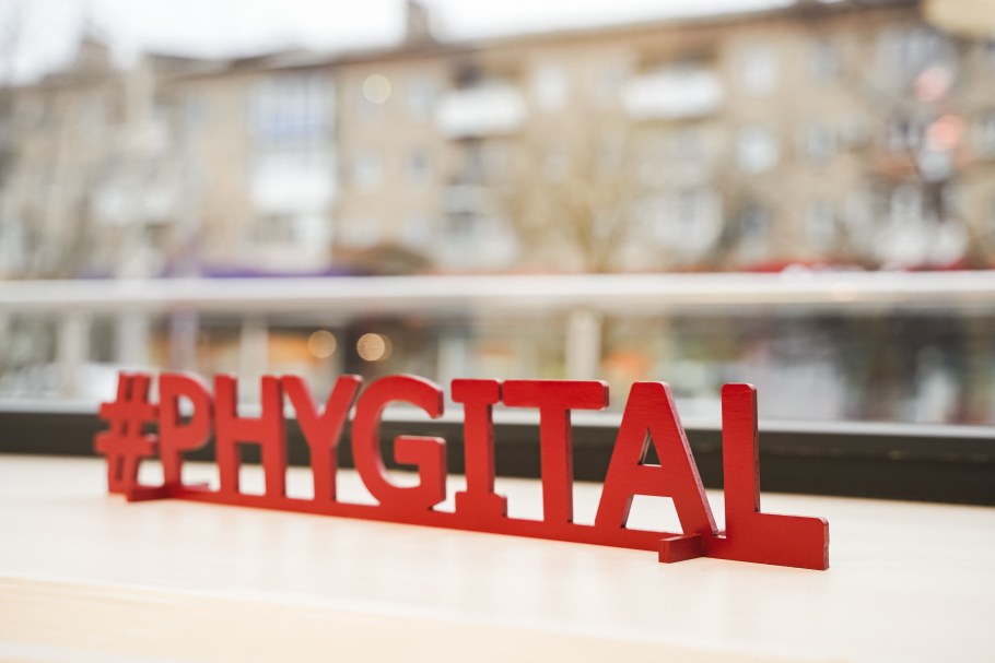 Селфи девушек в Альфа банке