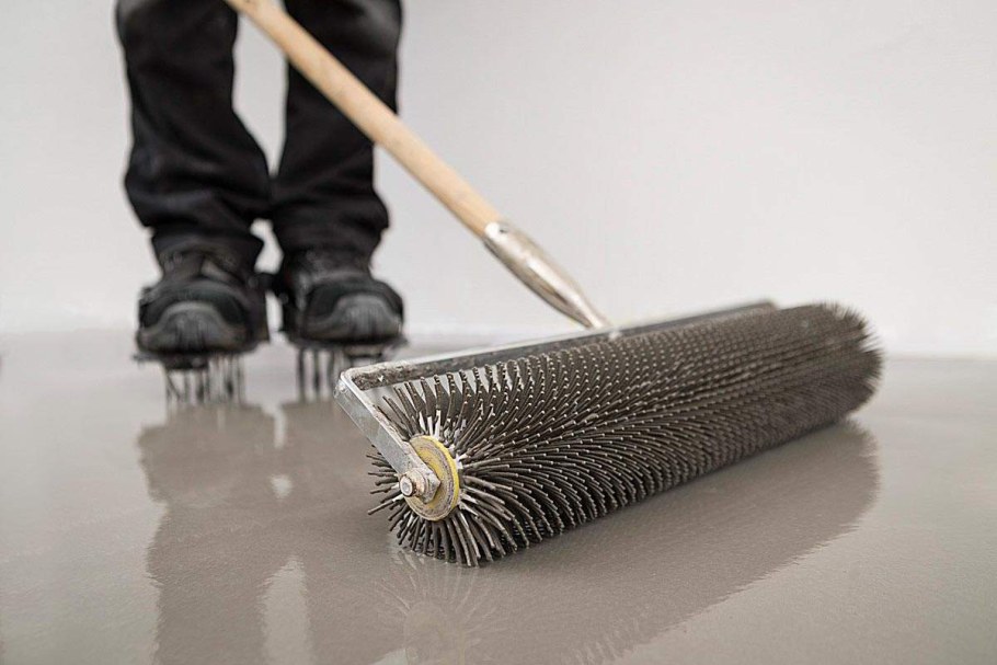 Валик для наливного пола