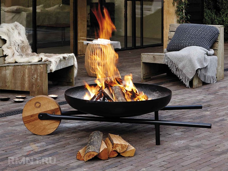 Чаша для костра в столе