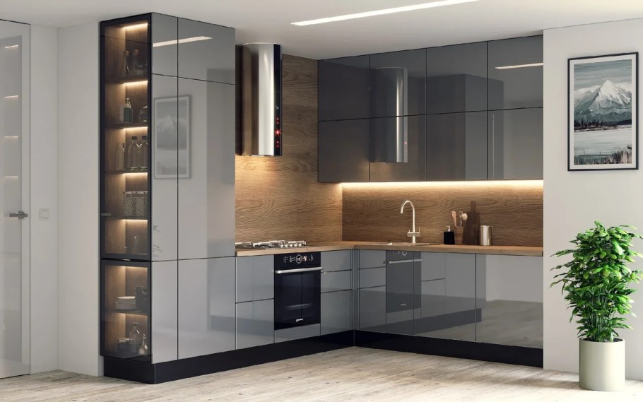 Кухня со стеклянным пеналом