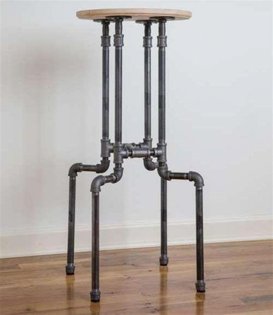 Барный стул из сантехнических труб