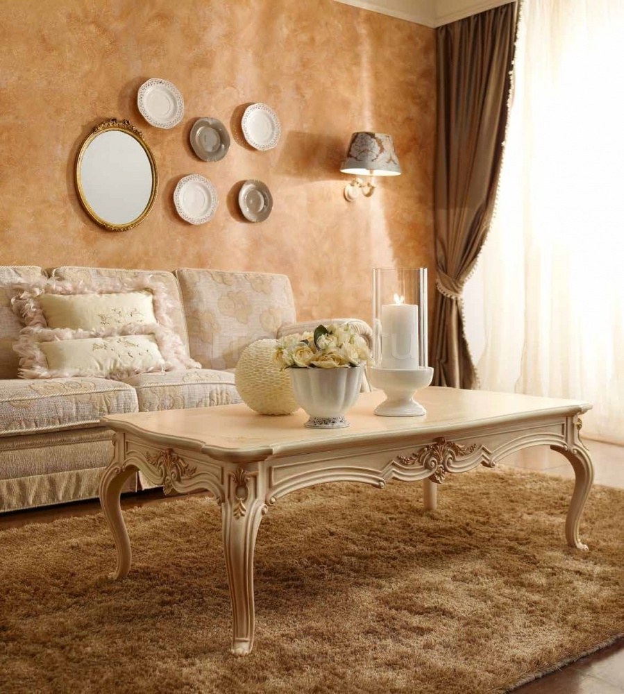 Журнальный столик классический