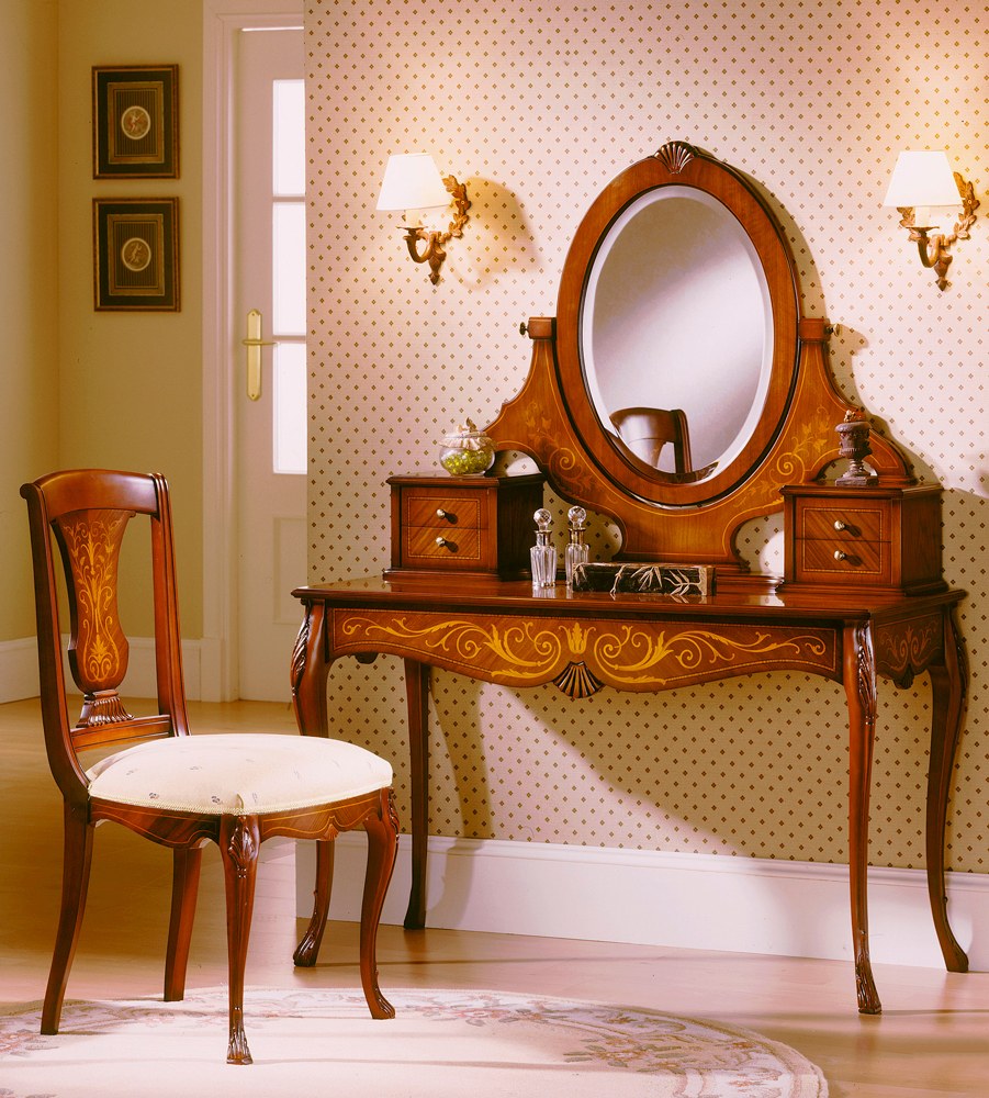 Классический туалетный столик с зеркалом