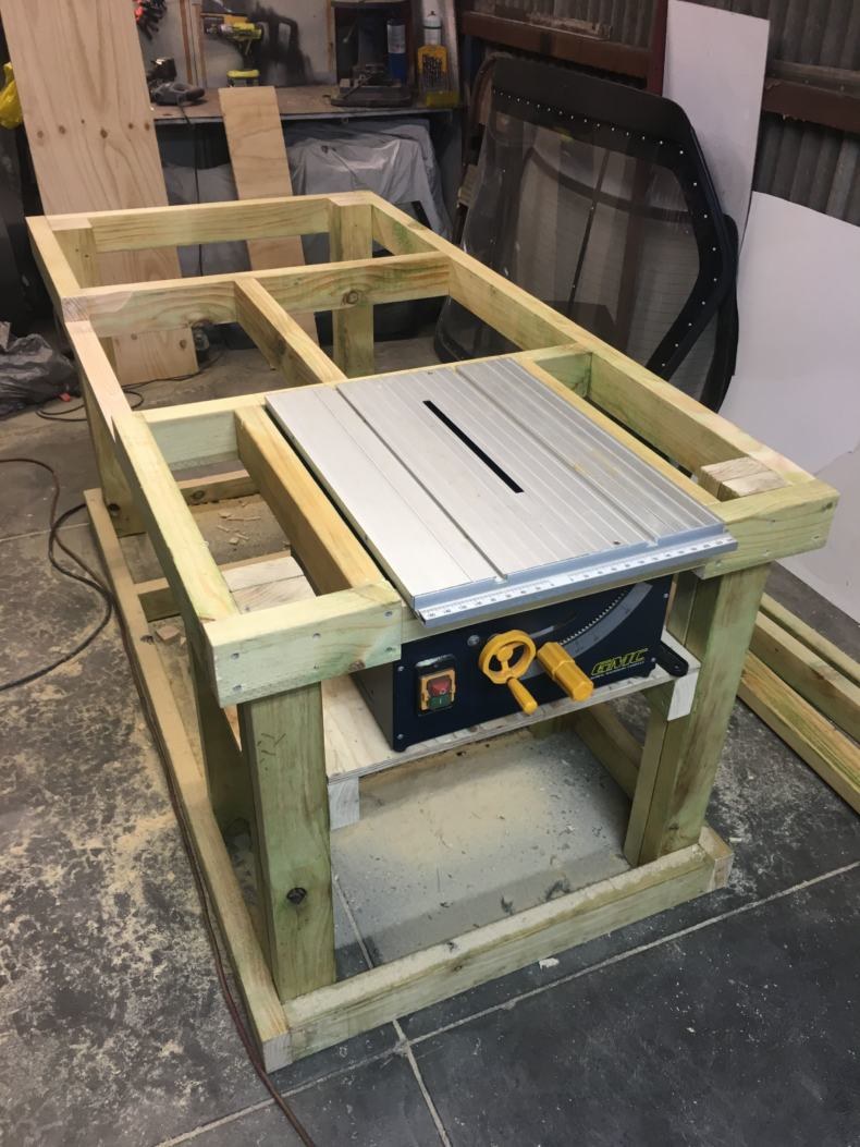 Верстак для рейсмусового станка ДЕВОЛТ