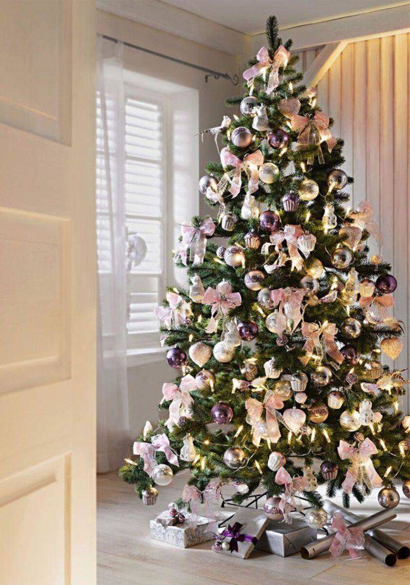 Красивое украшение елки